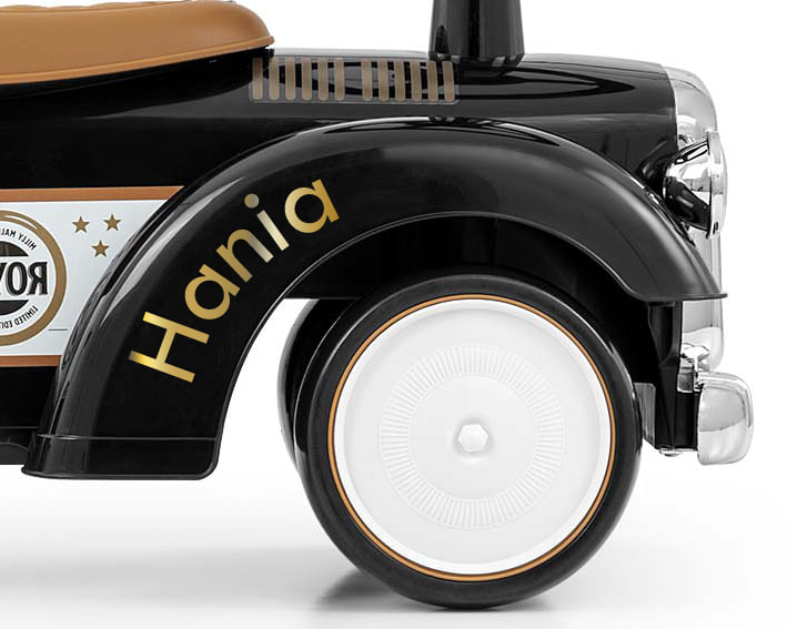 Imię nad kołem samochodu