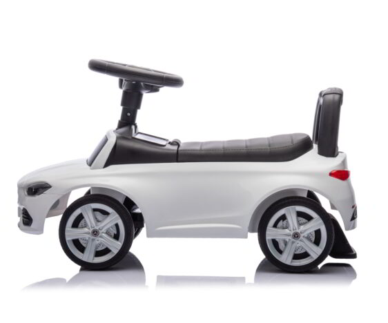 Mercedes z boku