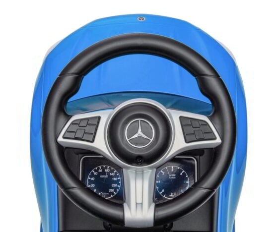 Kierownica z dźwiękami i liczniki w niebieskim mercedesie DELUXE